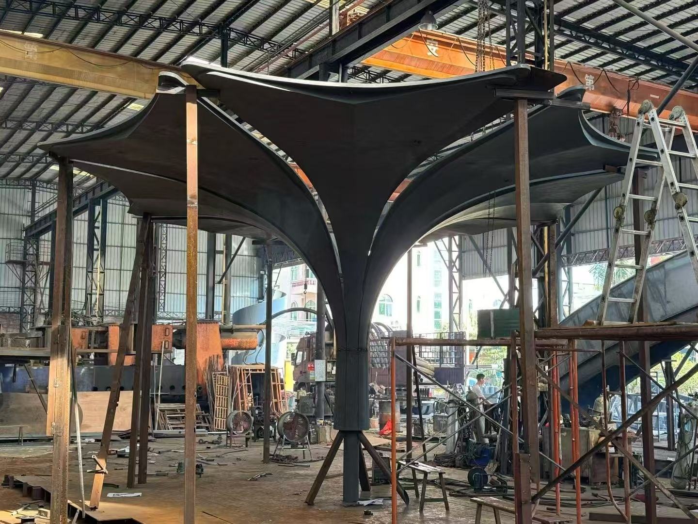 Zhonghai Tree Bar, Xiamen · Tree-form curved steelwork assembled in the workshop