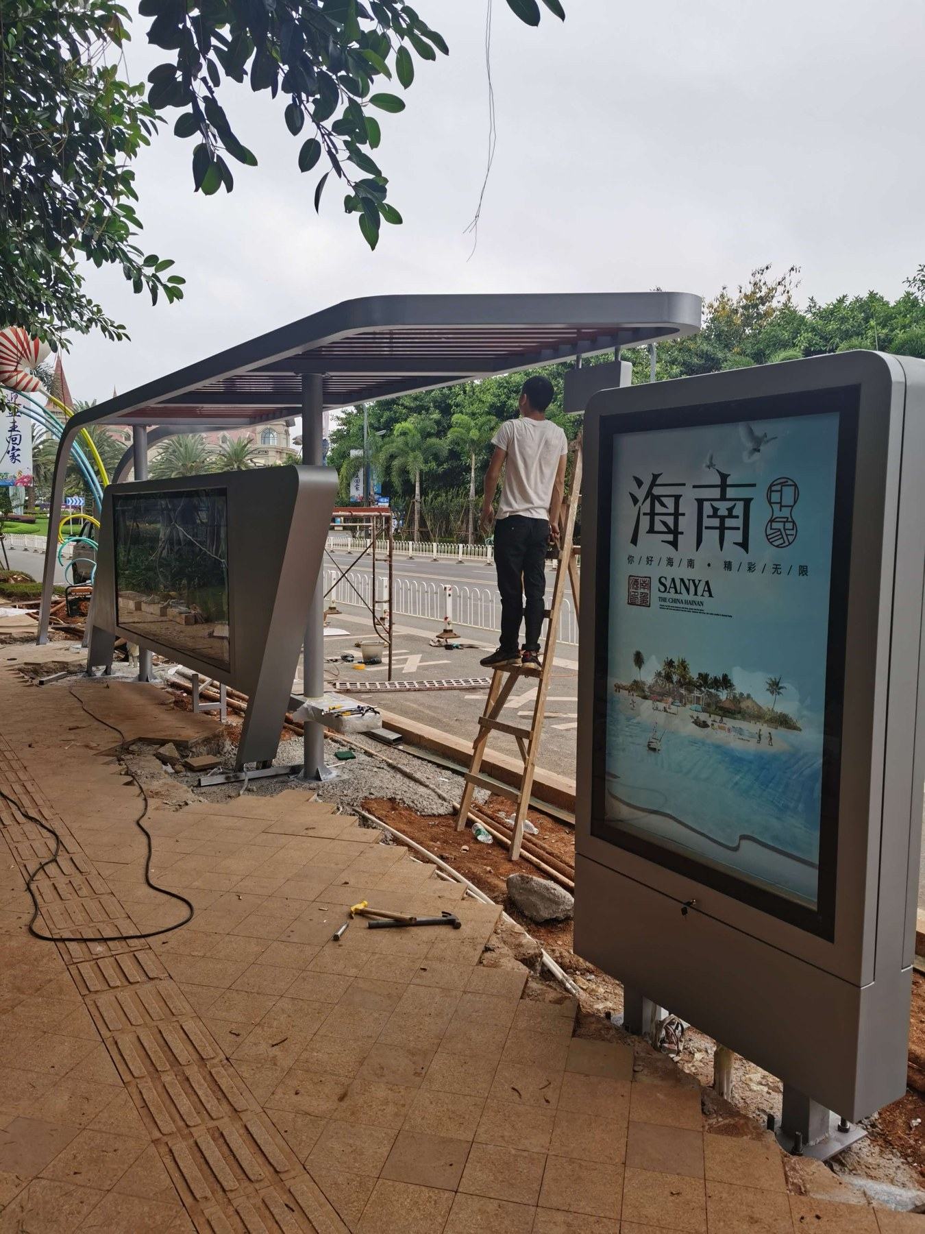 Ocean Flower Island bus stop, Hainan · Bus stop canopy