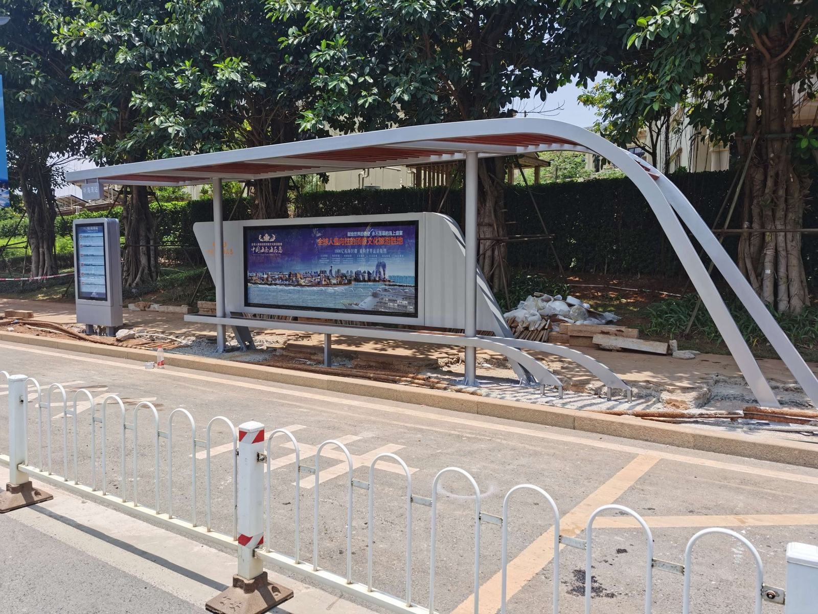 Bus shelter canopy — Ocean Flower Island, Hainan