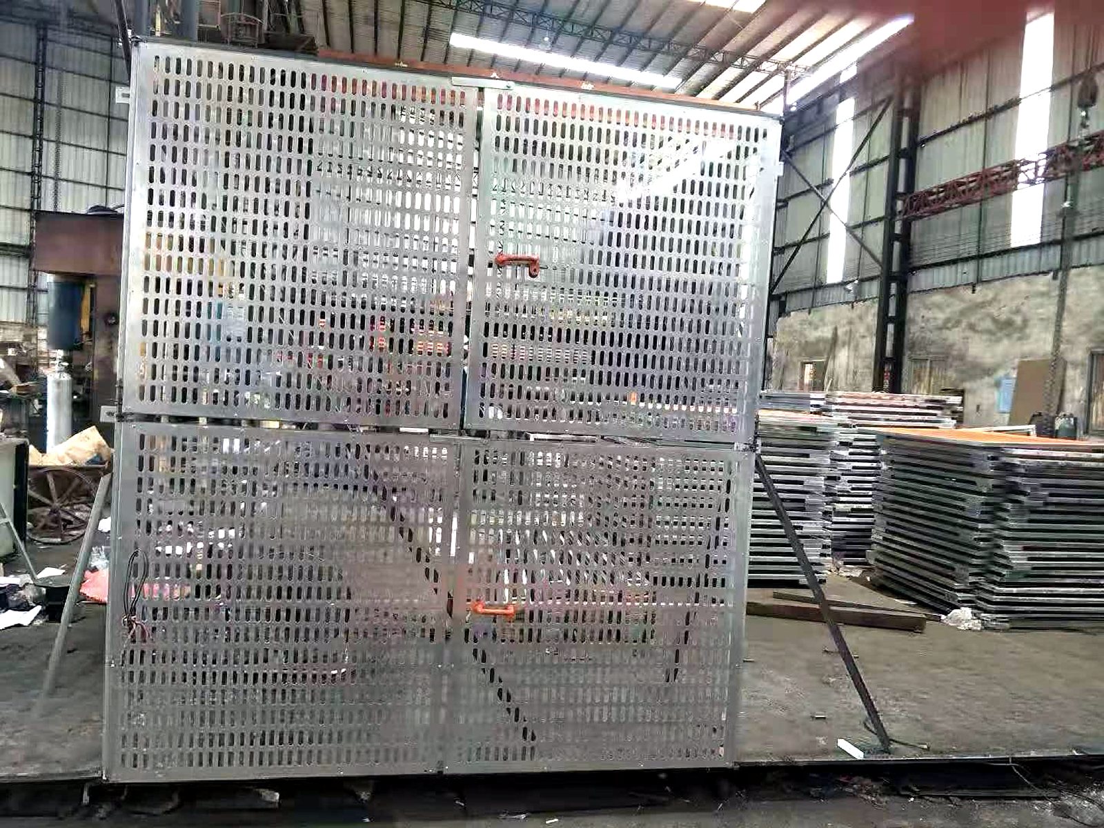 香港華營建築臨時門配套 · 臨時門車間組裝