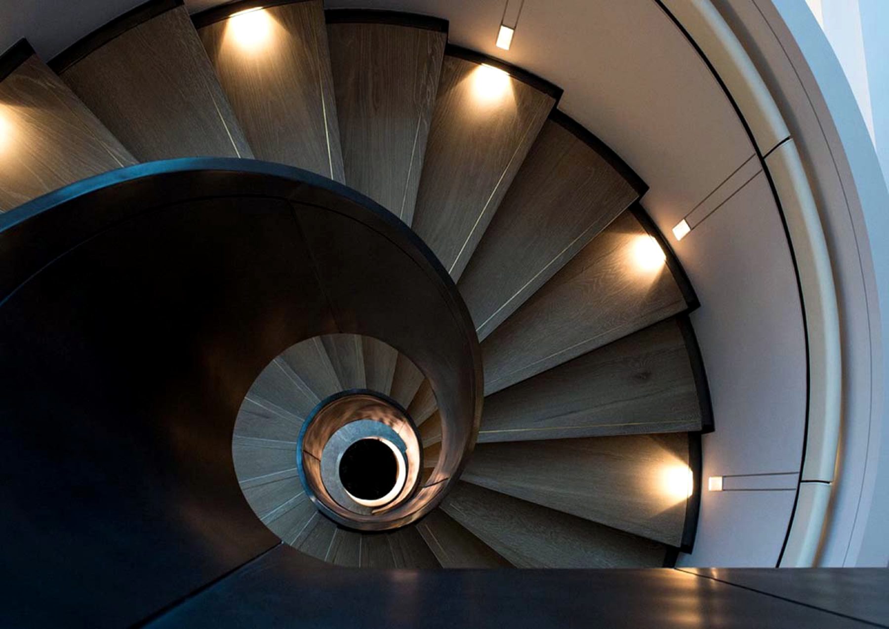 Helical staircase, hotel lobby — Shenzhen Marriott Hotel Nanshan