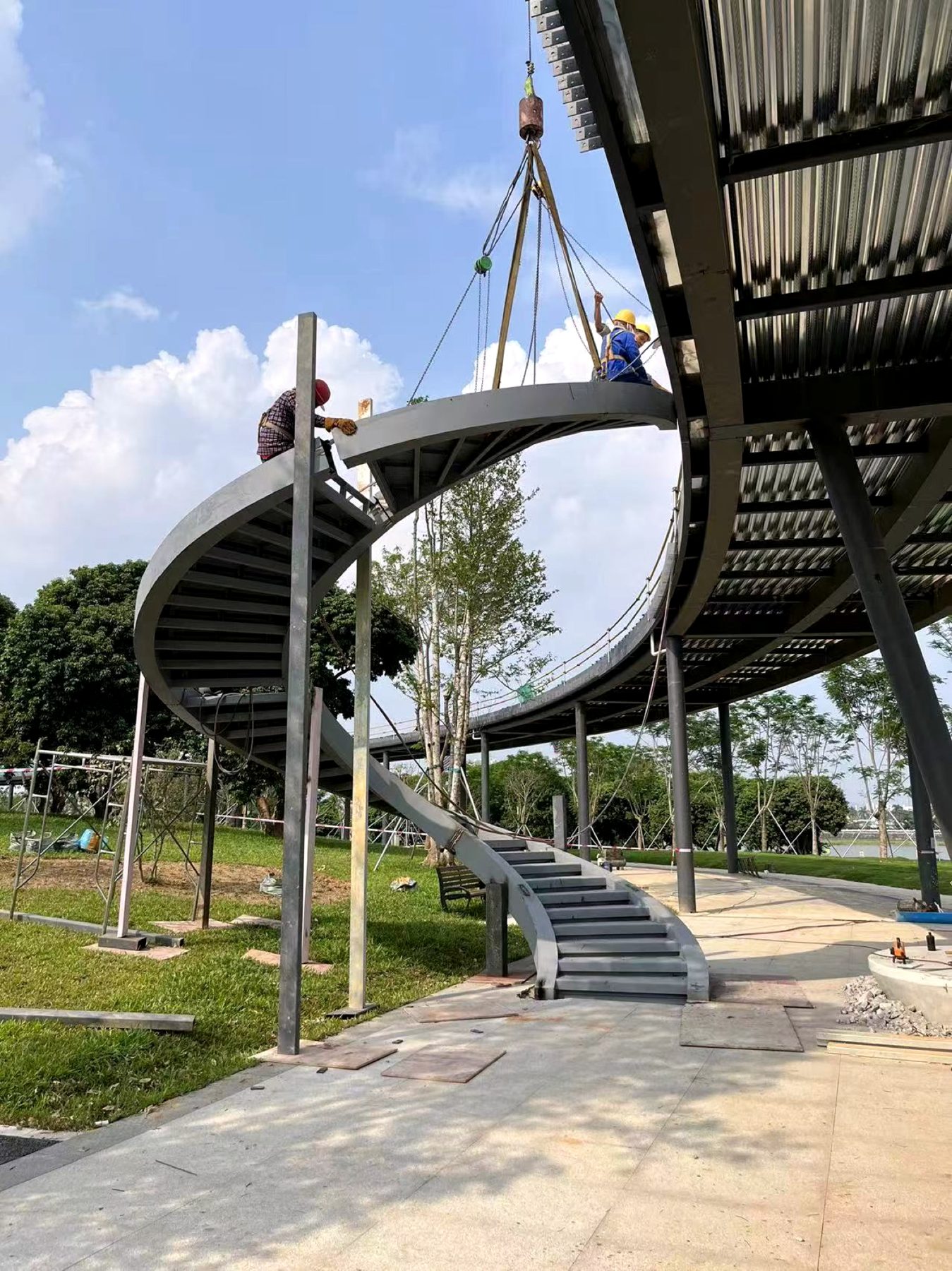 Helical staircase, public park — Minghu Park, Shenzhen