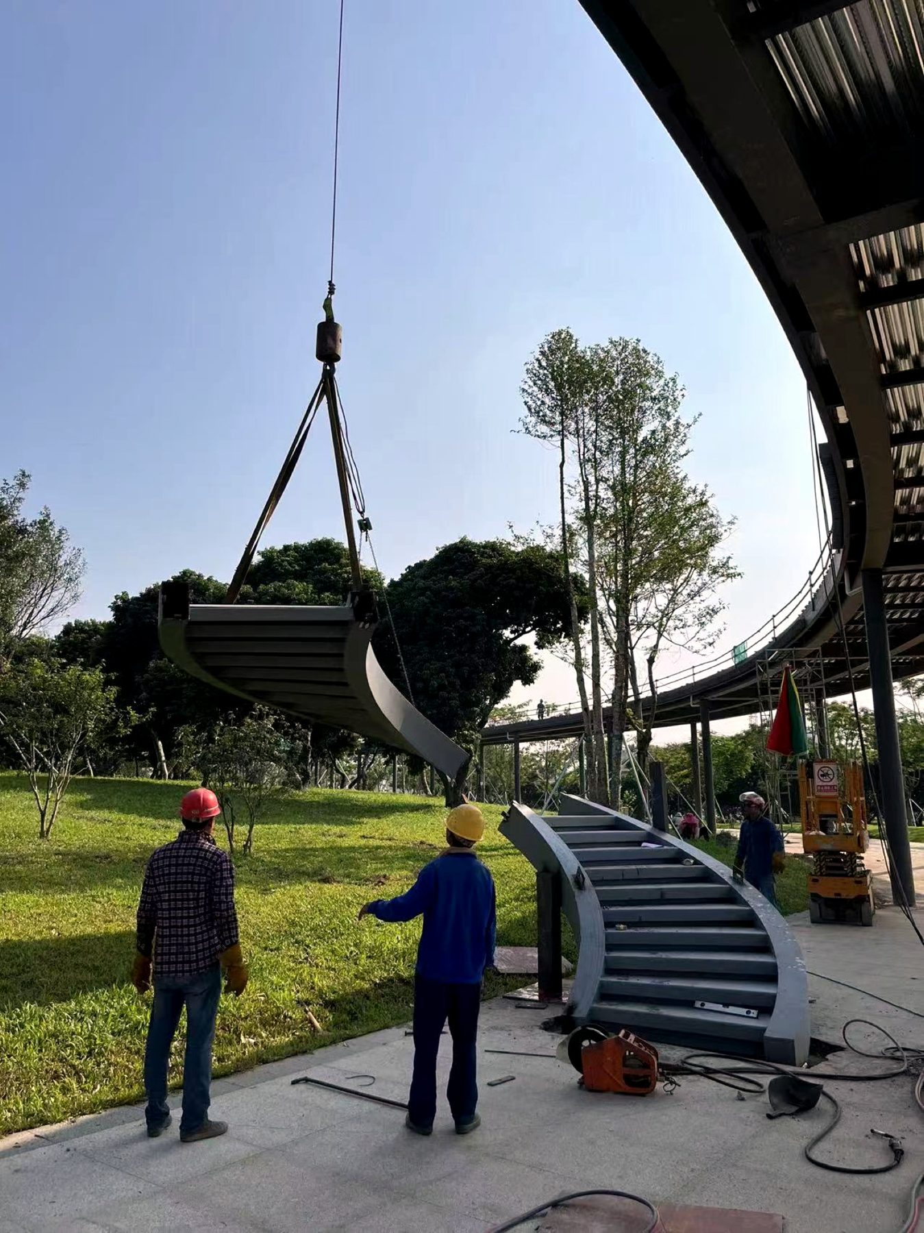 Helical staircase, public park — Minghu Park, Shenzhen