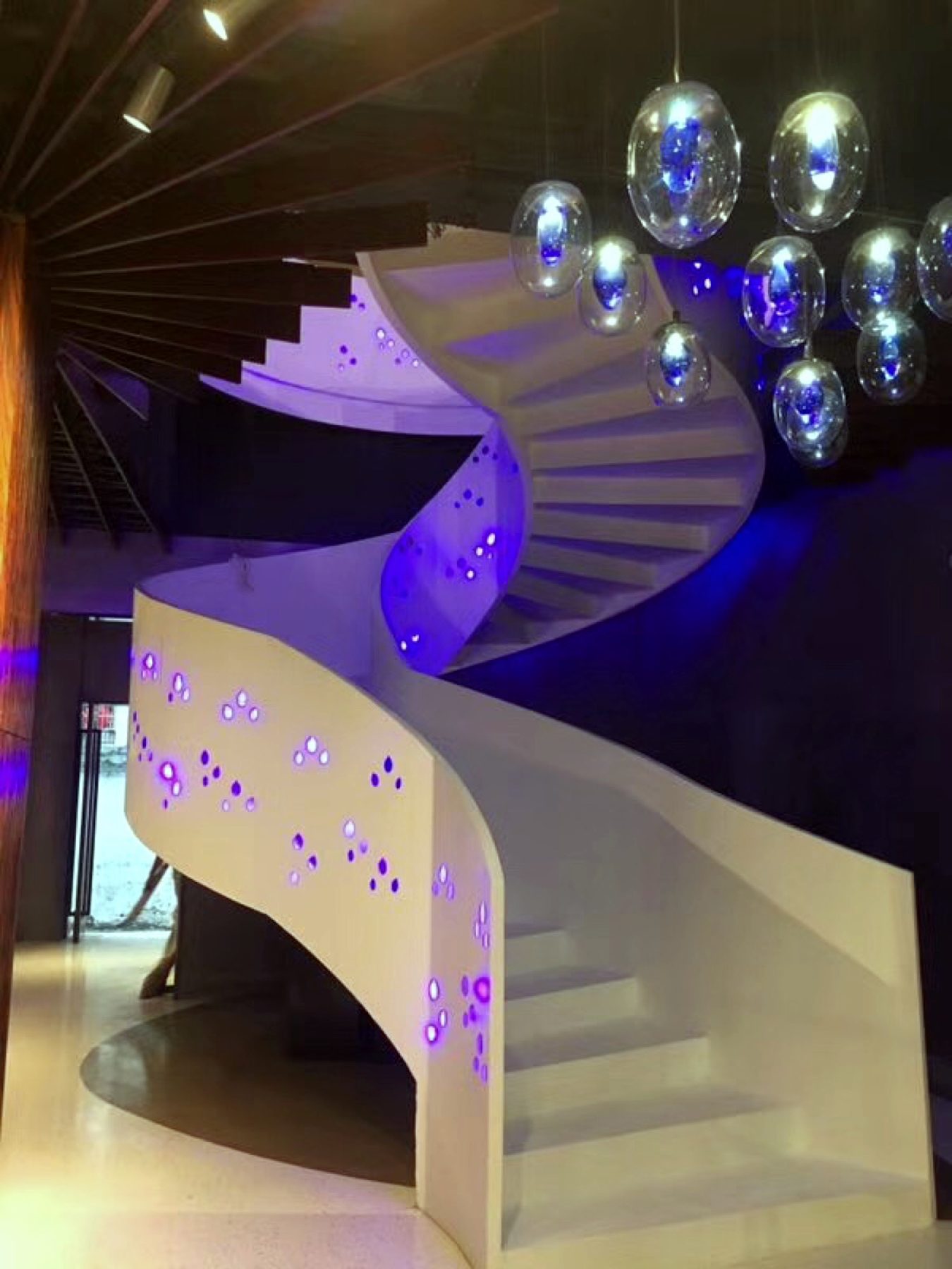 Feature staircase, retail store — Yang Liping store, Changde