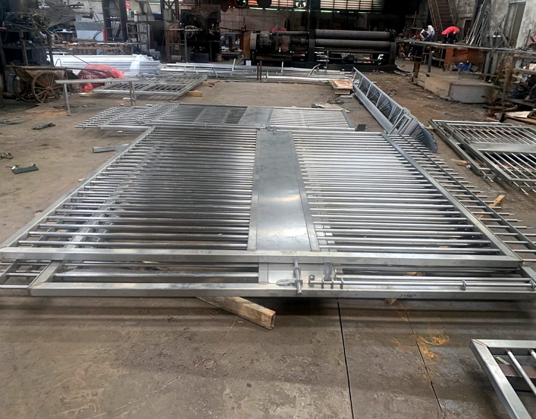 SKH Yan Laap Primary School · Stainless-steel gates