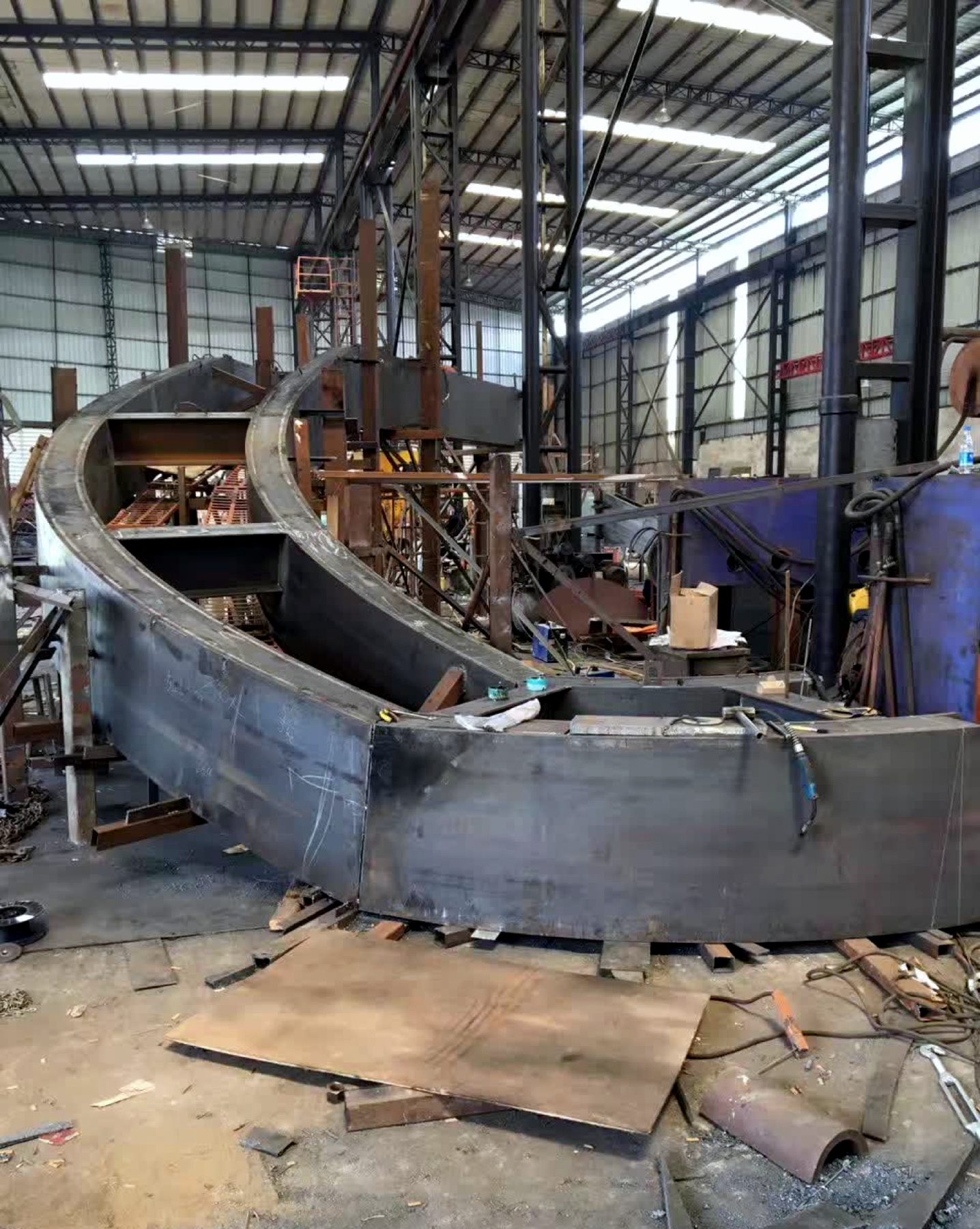 Heavy-plate helical staircase — workshop fabrication