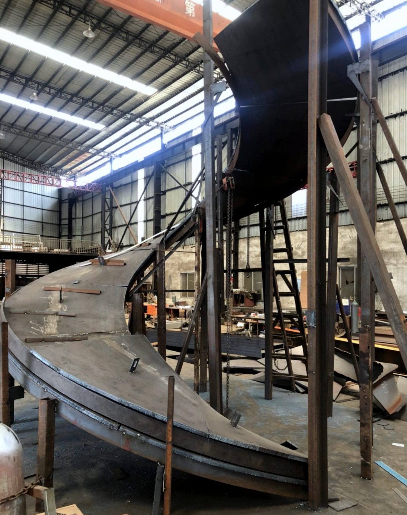 Twisted-plate staircase — workshop fabrication