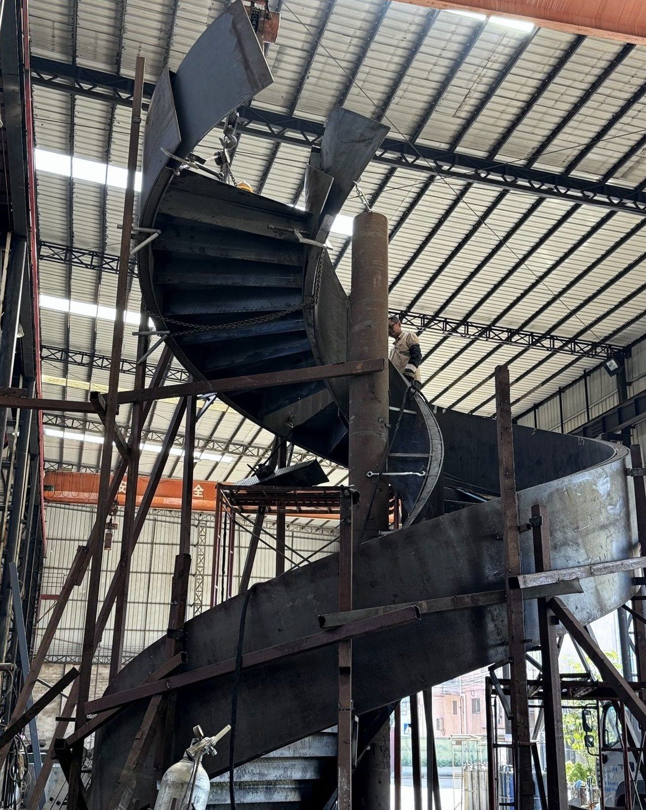 东莞厚街保利海韵花园展示厅旋转楼梯 · 工厂试拼