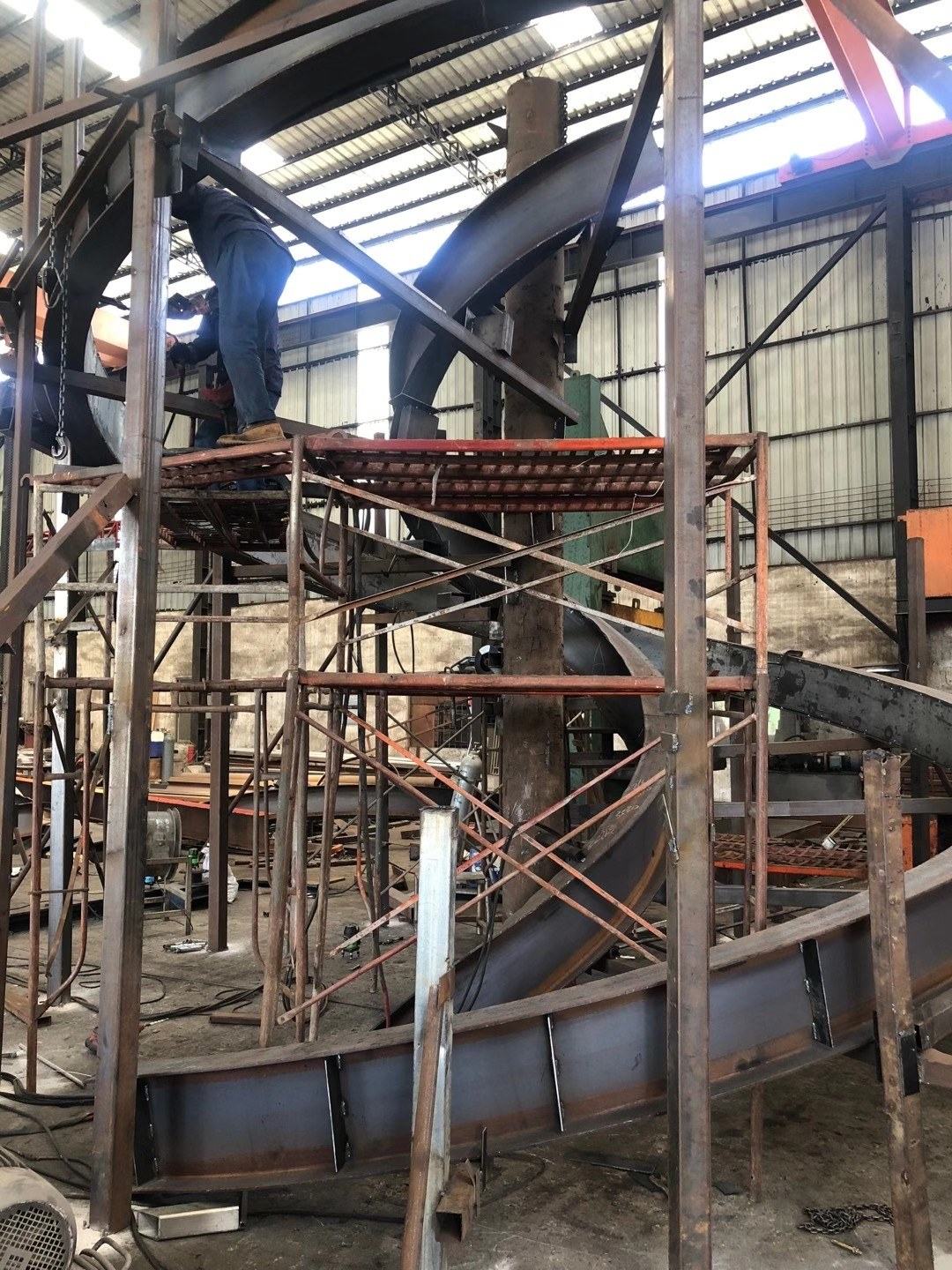 30 mm twisted-plate staircase · Segmented twisted-plate assembly